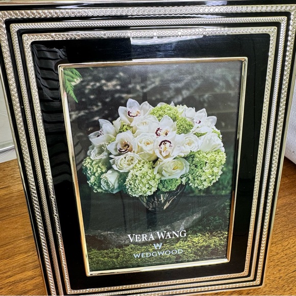Vera Wang Wedgewood Black and Silver Picture Frame Holds 5 x 7 photo - Picture 2 of 5
